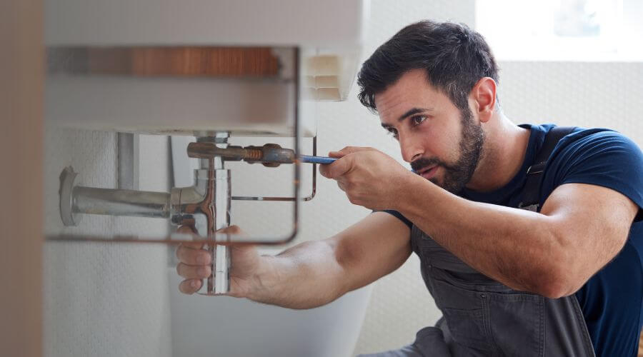 Expert burst pipe repair services in Wolflake, IN